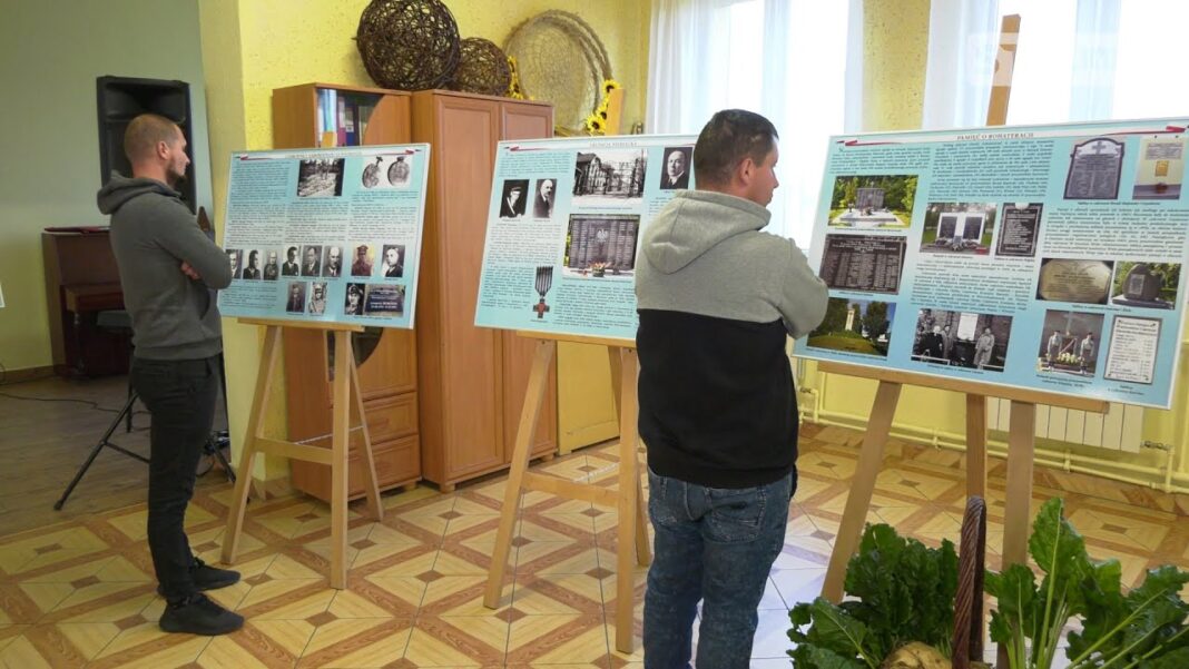 We Włostowie można obejrzeć wystawę o cukrownikach. Ekspozycja przypomina czasy istnienia zakładów