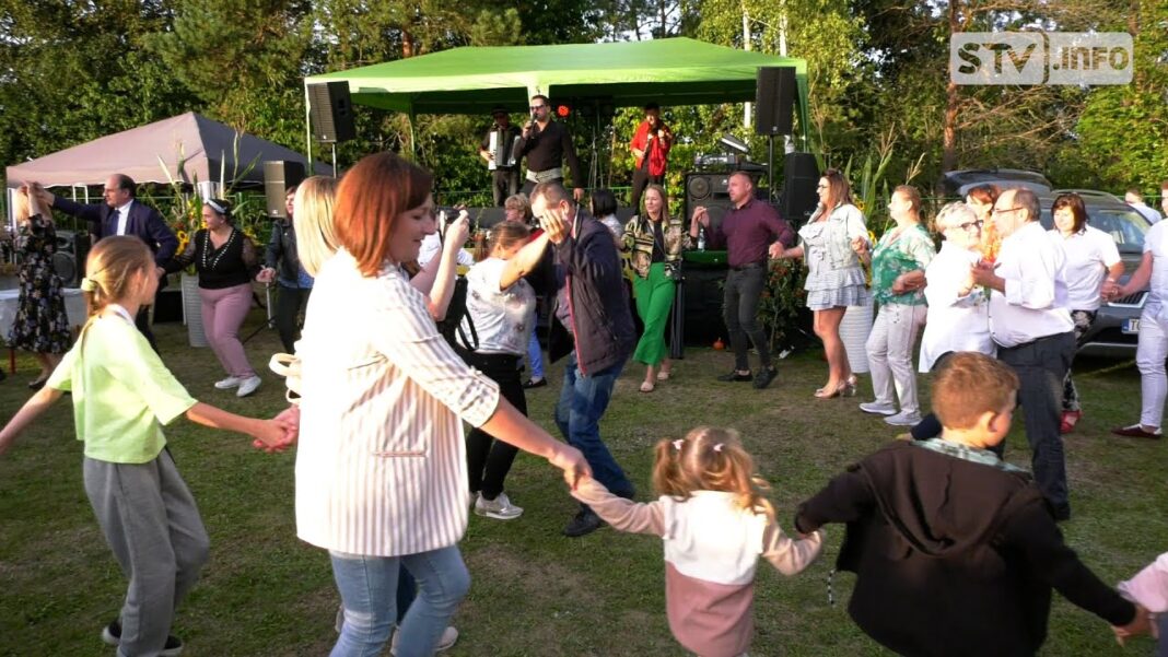 Dożynki w Czekarzewicach w gminie Tarłów. KORDIAN porwał publiczność do zabawy