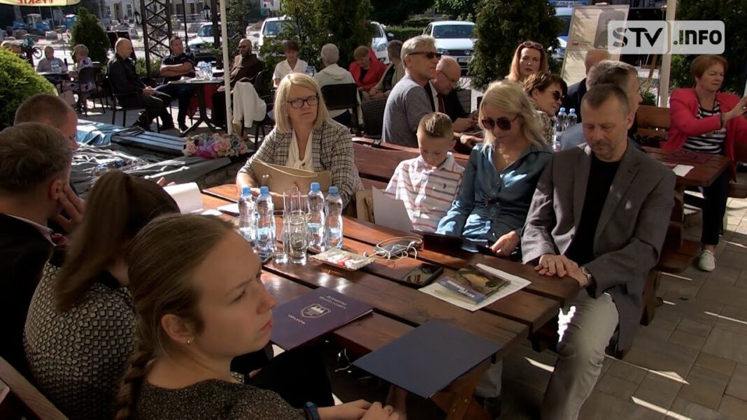 W Opatowie uhonorowali polską literaturę. Narodowe Czytanie w restauracji „Żmigród”