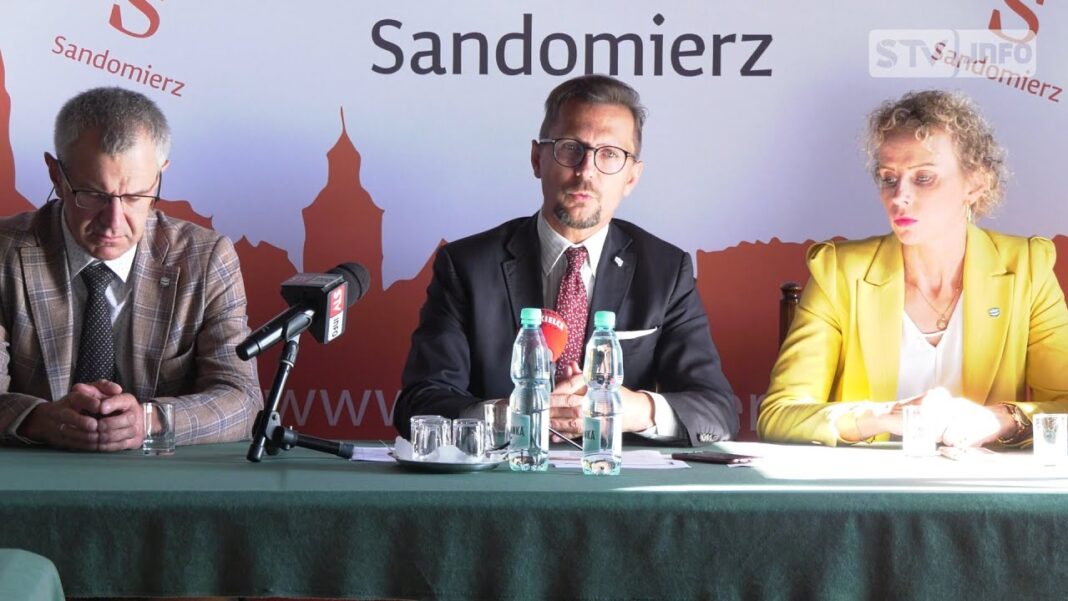 Mapy powodziowe zaktualizowane, część gmin bezpieczna. Zawichost i Dwikozy dalej z ograniczeniami