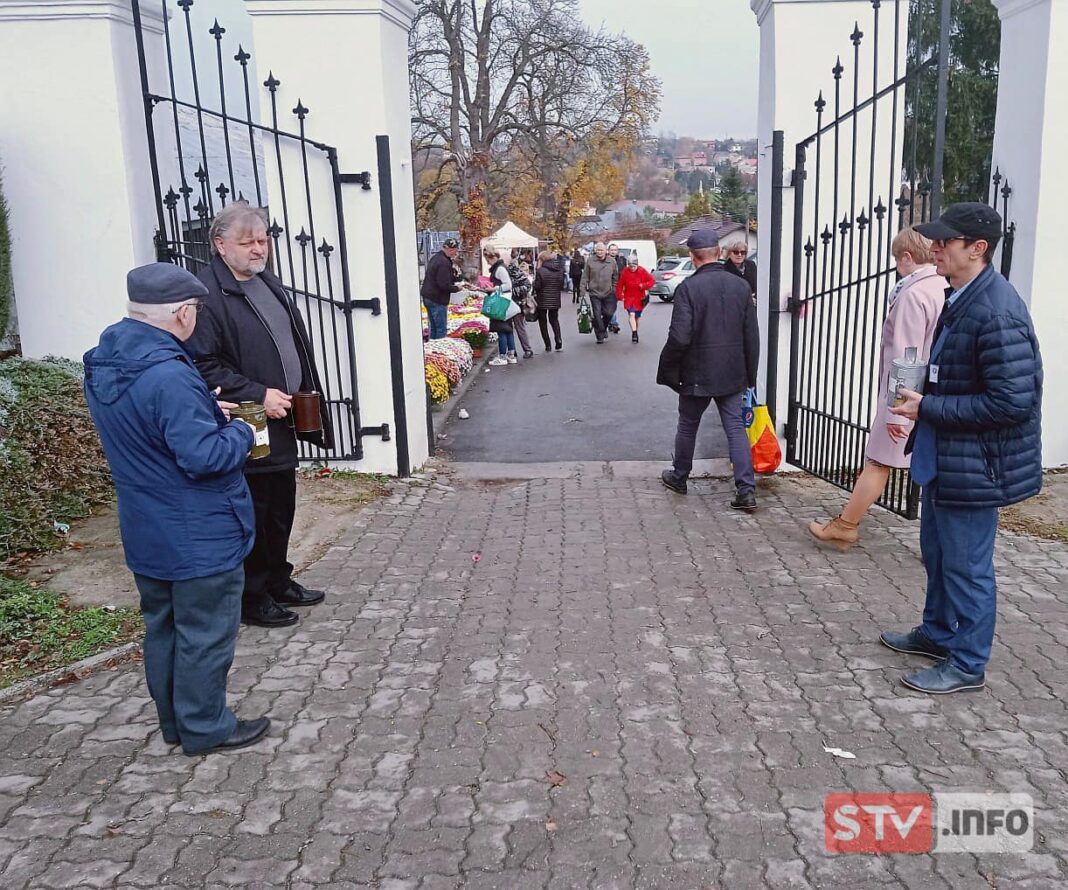 To już 12. opatowskie kwestowanie. Na cmentarne zabytki