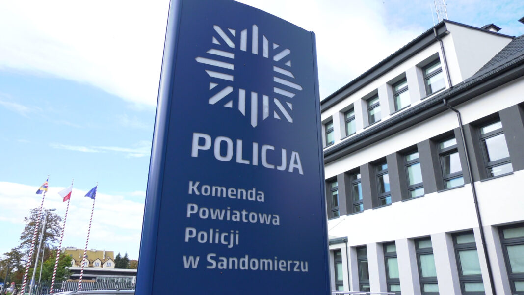 Sandomierz: Córki chciały sprzedać ubrania, ojciec stracił pieniądze