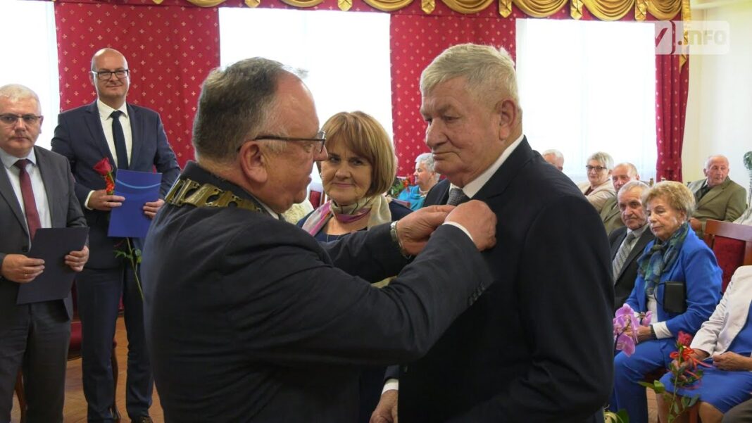 Przeżyli wspólnie 50-lat. Małżonkowie z gminy Łoniów otrzymali medale Prezydenta RP