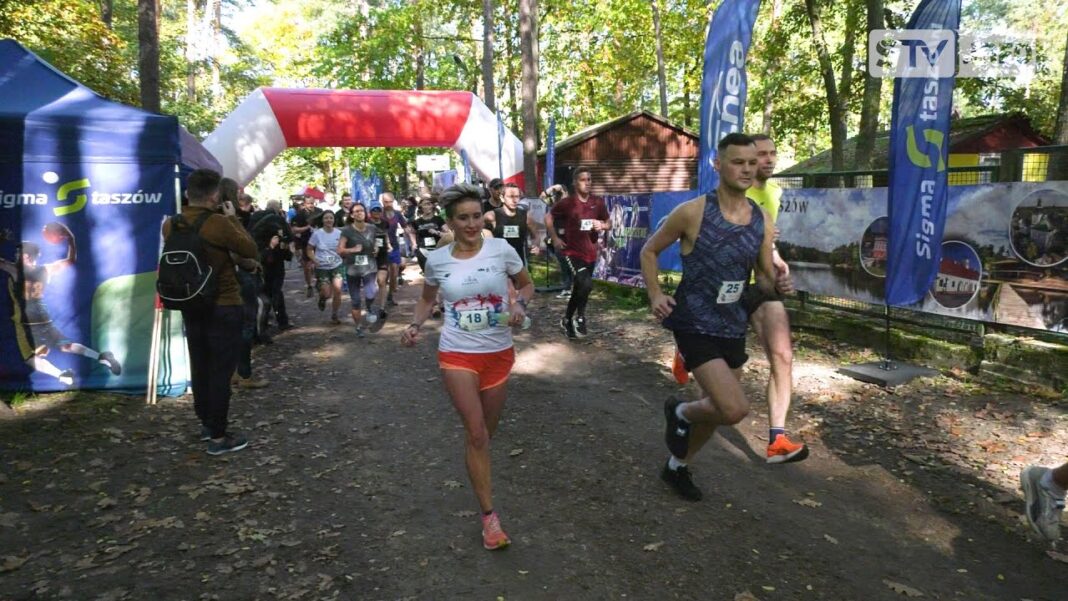 Sportowa sobota w Staszowie. Dorośli i młodzież pobiegli golejowskim szlakiem