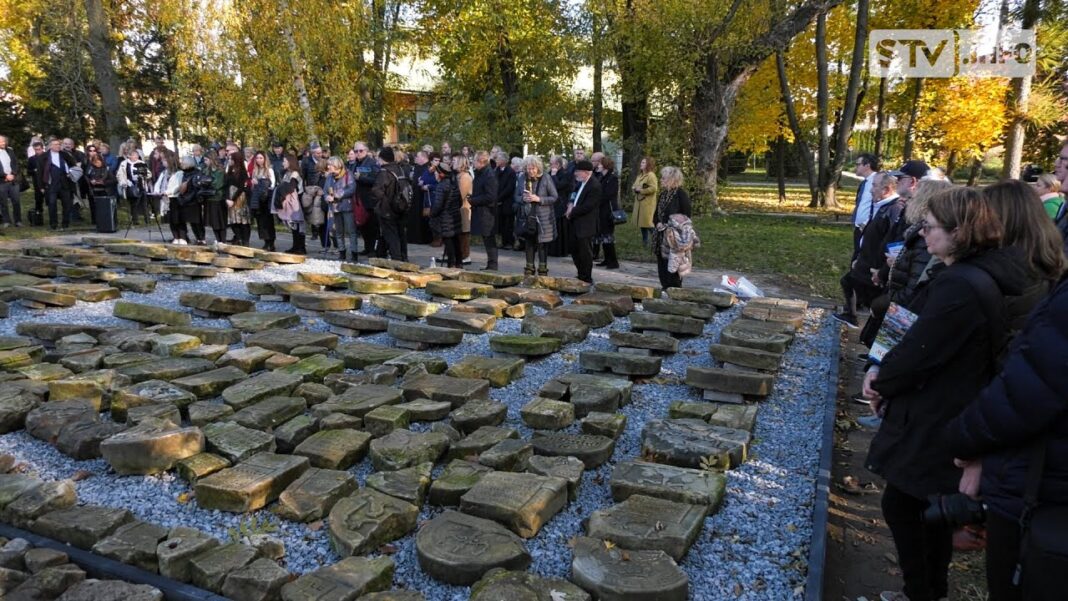 Potomkowie opatowskich Żydów upamiętnili 80. rocznicę deportacji przodków do obozu w Treblince