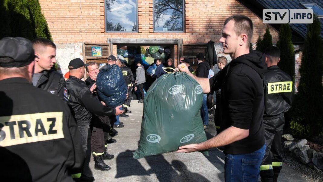 Finał SZAFOWANIA dla Bartoszka Jędrasika chorego na SMA. Pełna ciężarówka odzieży wyjechała z Otoki