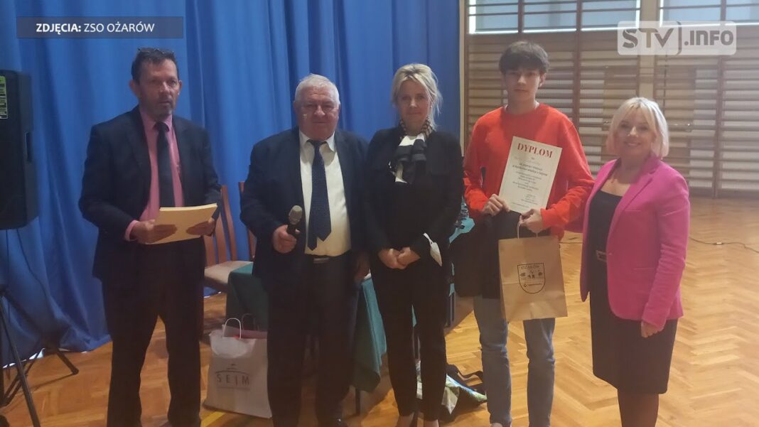 Uczniowie z Ożarowa wzięli udział w Konkursie Wiedzy o Sejmie