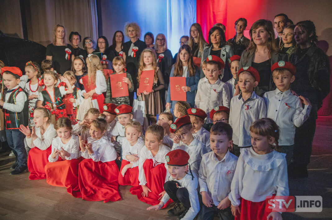 Koncert finałowy piosenki niepodległej w Staszowie. Była pełna sala widowni!