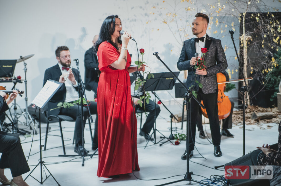 Patriotyczna wieczornica w Obrazowie. Piękny występ młodzieży i koncert filharmoników