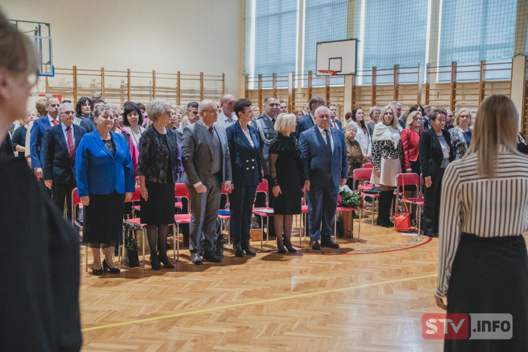 Zespół Szkół Ogólnokształcących imienia Edwarda Szylki w Ożarowie świętował 30 lat istnienia liceum