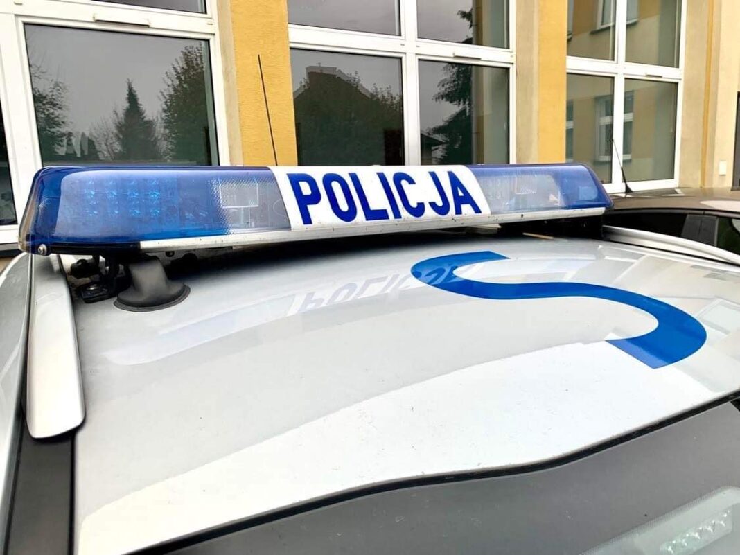 Umalował ściany, lustra i drzwi na stacji paliw w Opatowie. Teraz malarza szuka policja
