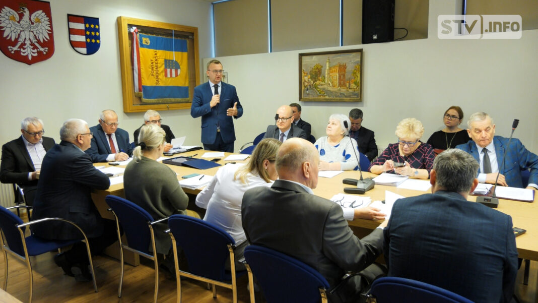 Dwa tysiące złotych miesięcznie dla studentów medycyny od powiatu sandomierskiego