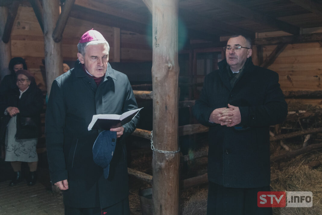 Żywa szopka stanęła w Sandomierzu. Caritas zaprosiła do stołu osoby samotne