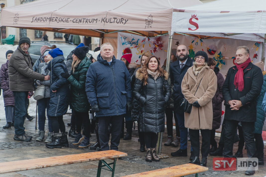 Pilkington NSG Group zaprosił do wspólnej wigilii na rynku w Sandomierzu