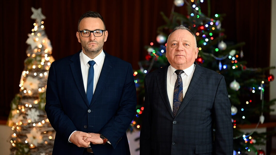 ŚWIĄTECZNE ŻYCZENIA WÓJTA GMINY ŁONIÓW SZYMONA KOŁACZA I PRZEWODNICZĄCEGO RADY RADOSŁAWA SMALERY