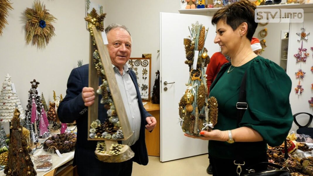 Środowiskowy Dom Samopomocy w Łoniowie zorganizował kiermasz bożonarodzeniowy z pracami uczestników