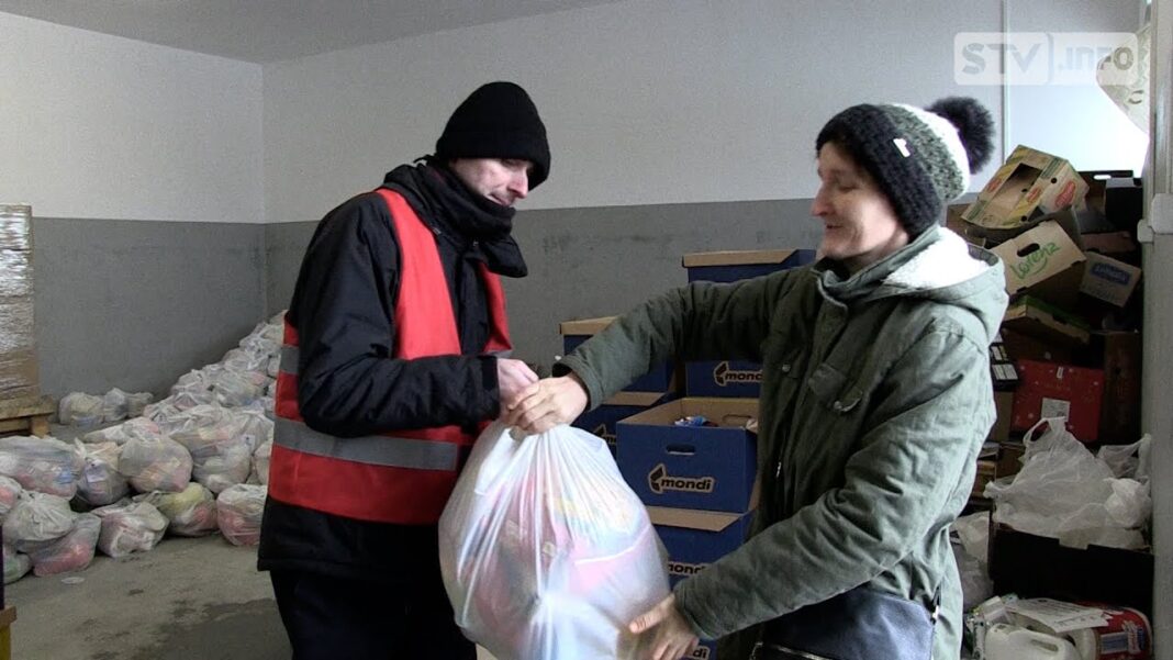 Ponad 350 paczek trafi do najbardziej potrzebujących. Caritas rozpoczął wydawanie