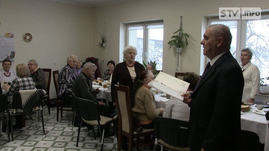 Seniorzy z gminy Lipnik spotkali się przy wigilijnym stole