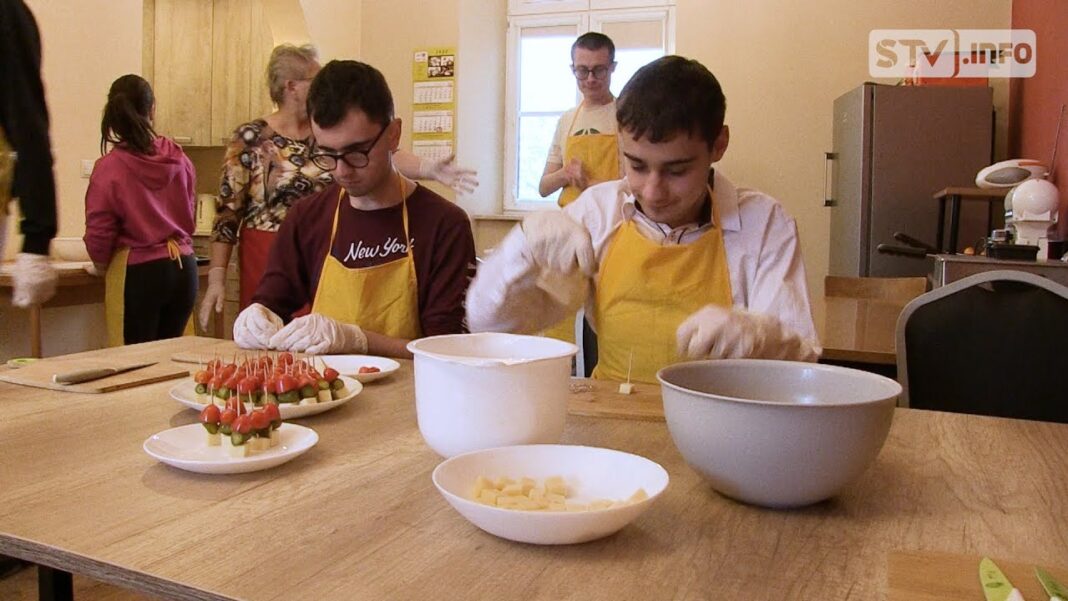 Przez gotowanie do pełnej sprawności. Podopieczni Caritas przygotowali sylwestrowe menu