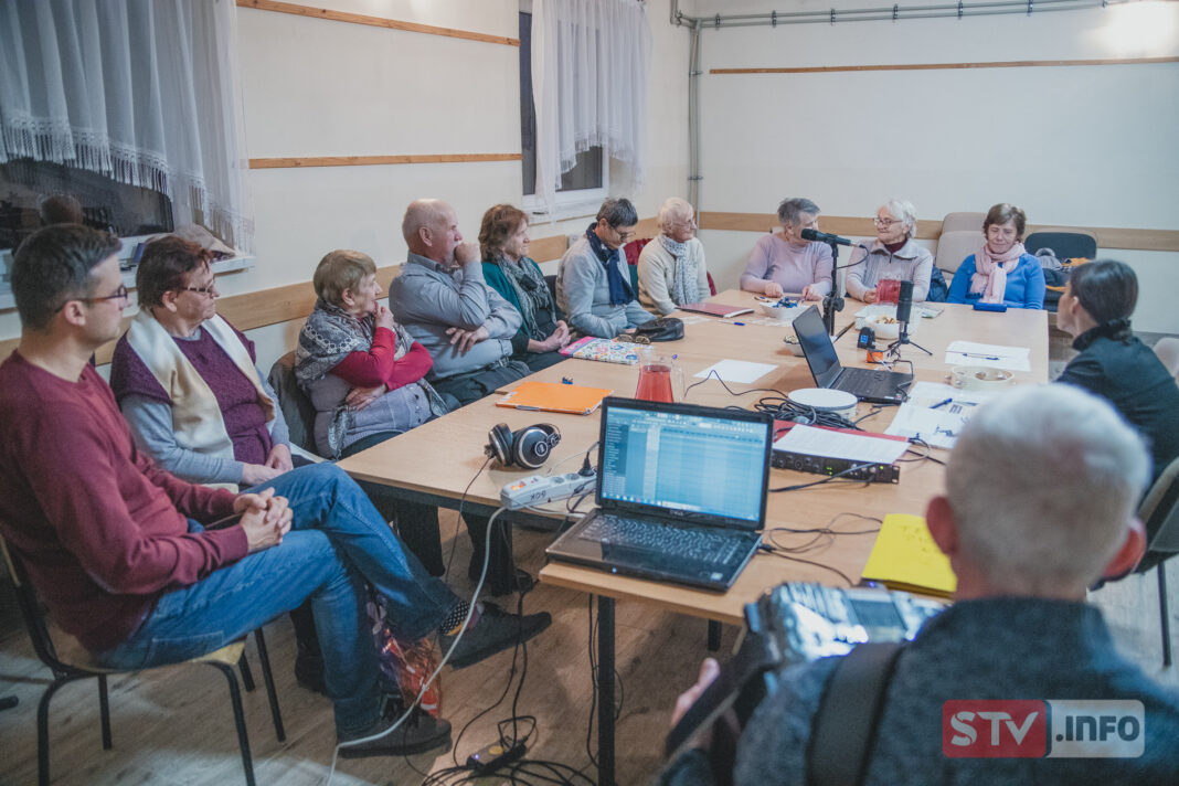 Mieszkańcy gminy Samborzec tworzą archiwum społeczne. Chcą ocalić od zapomnienia lokalne dziedzictwo