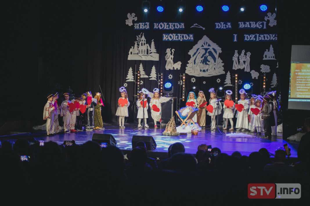 Artystyczny prezent na Dzień Babci i Dziadka od przedszkolaków z sandomierskiej „5”