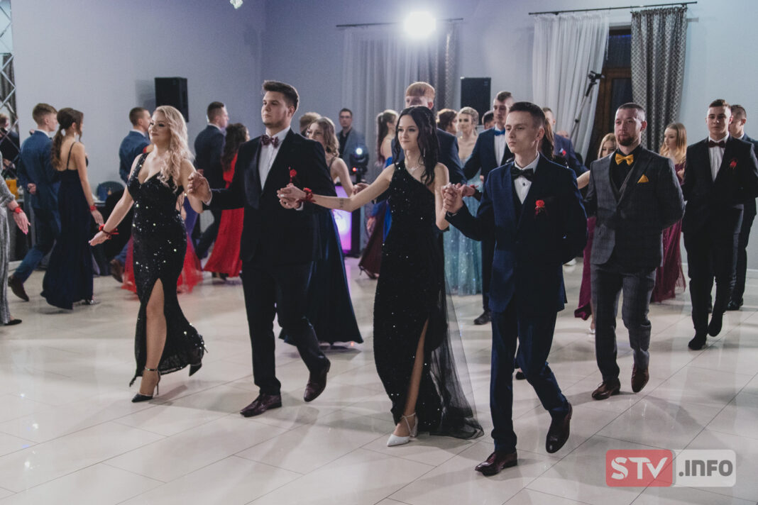 STUDNIÓWKA: Zespół Szkół w Ożarowie im. Marii Skłodowskiej-Curie