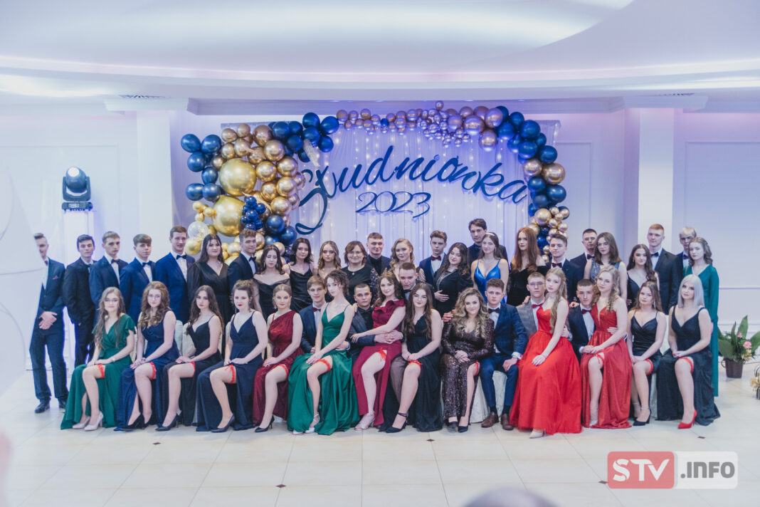 STUDNIÓWKA: Liceum Ogólnokształcące im. Bartosza Głowackiego w Opatowie