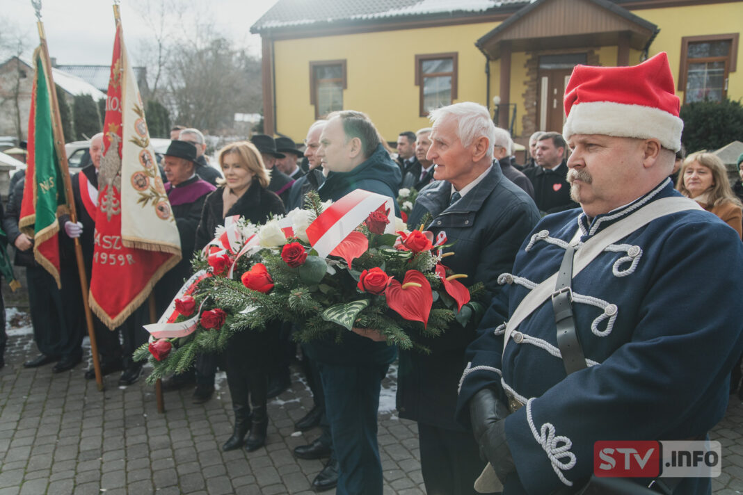 W Szczeglicach szanują Powstańców Styczniowych. Delegacje i samorządowcy złożyli wiązanki kwiatów