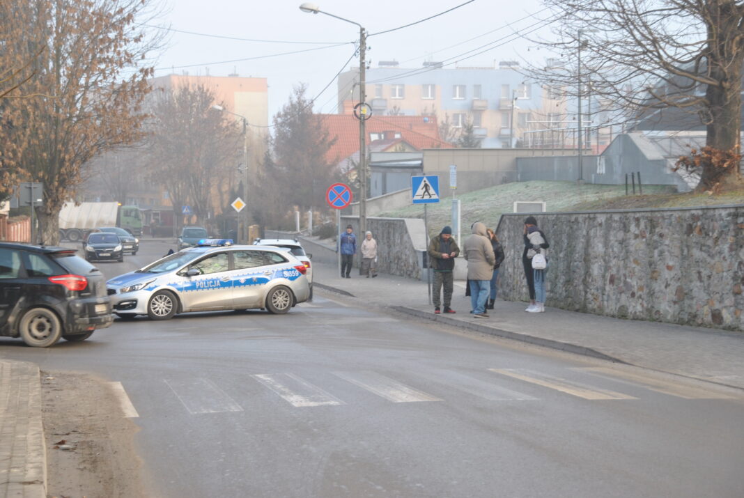 Wypadek w Opatowie. Uczennica potrącona na pasach