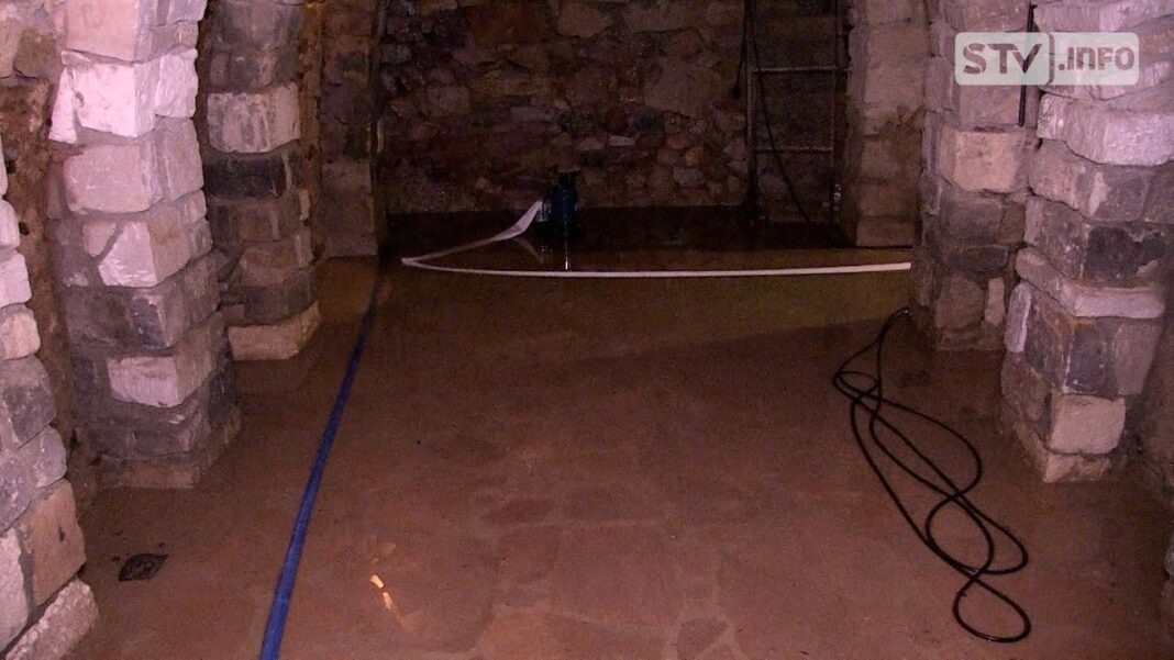 Woda przesiąka do Podziemi Opatowskich. Mimo to trasa czynna i bezpieczna dla turystów