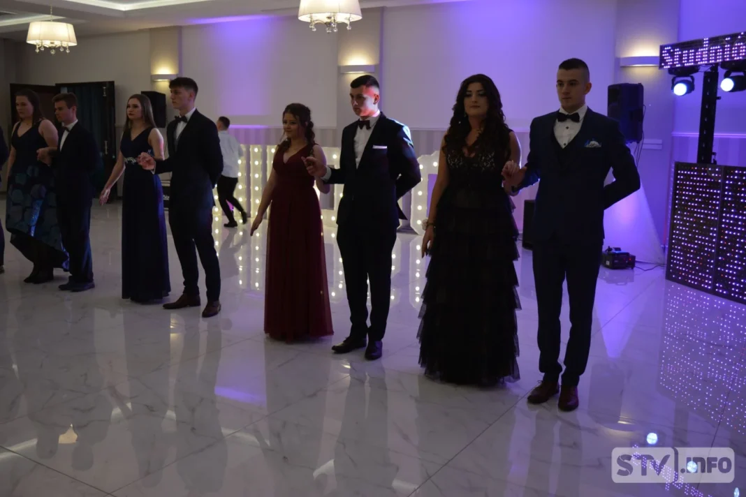 Pierwsze polonezy zatańczą już w sobotę. Znamy terminy bali studniówkowych w powiecie sandomierskim