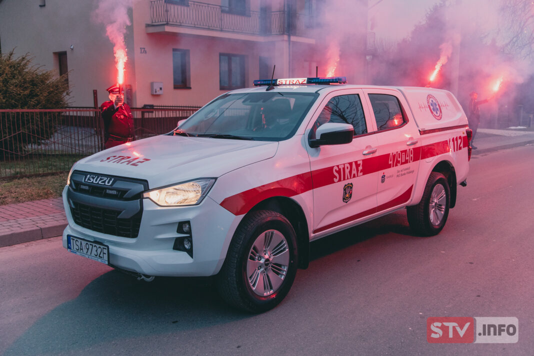 To kolejny powód do dumy. Druhowie z Klimontowa otrzymali nowy pojazd