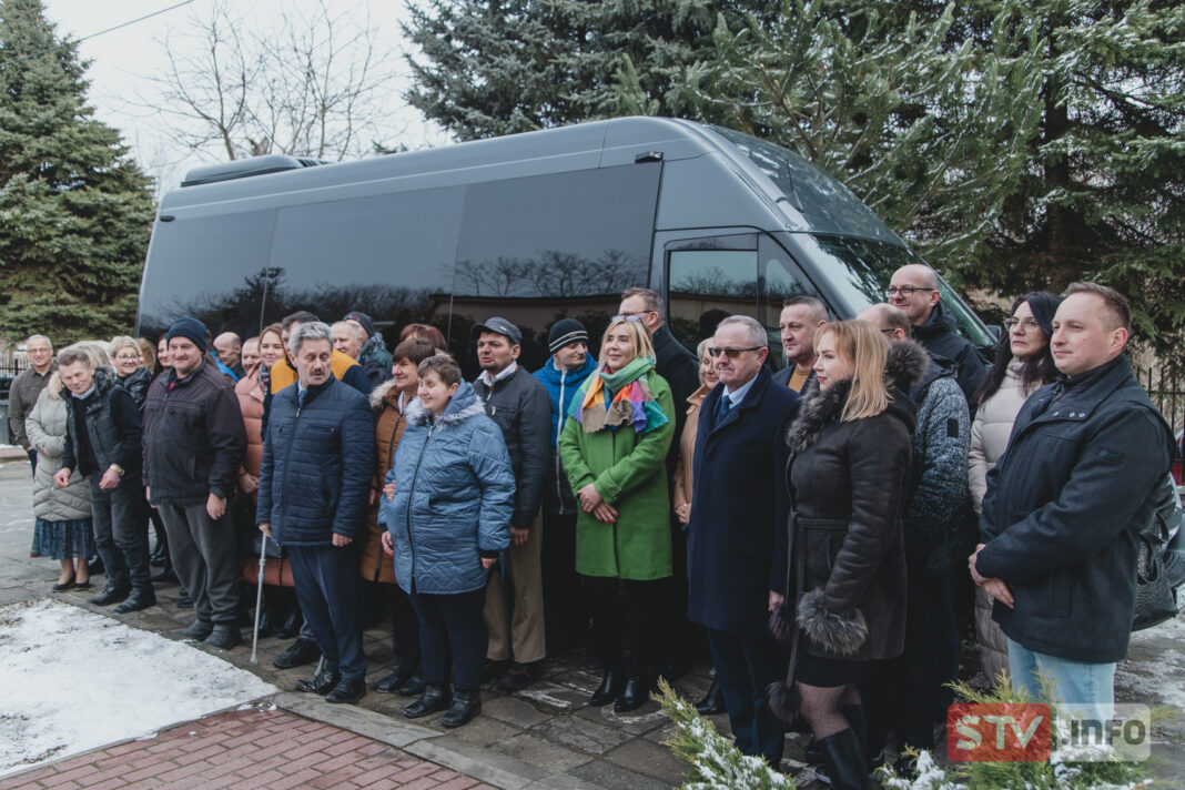 Były stare i z ogromnymi przebiegami. Nowy bus trafił do WTZ w Piotrowicach
