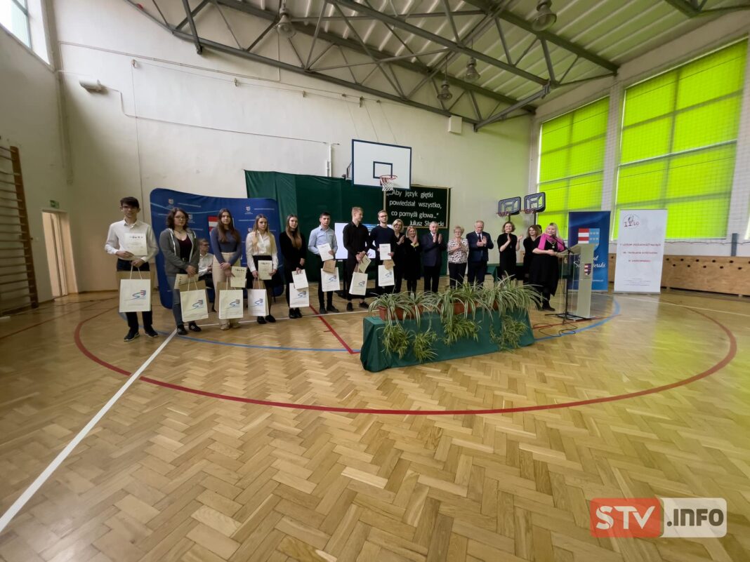 Dawid Baran wykosił konkurencję i zgarnął tytuł „Orła ortografii”