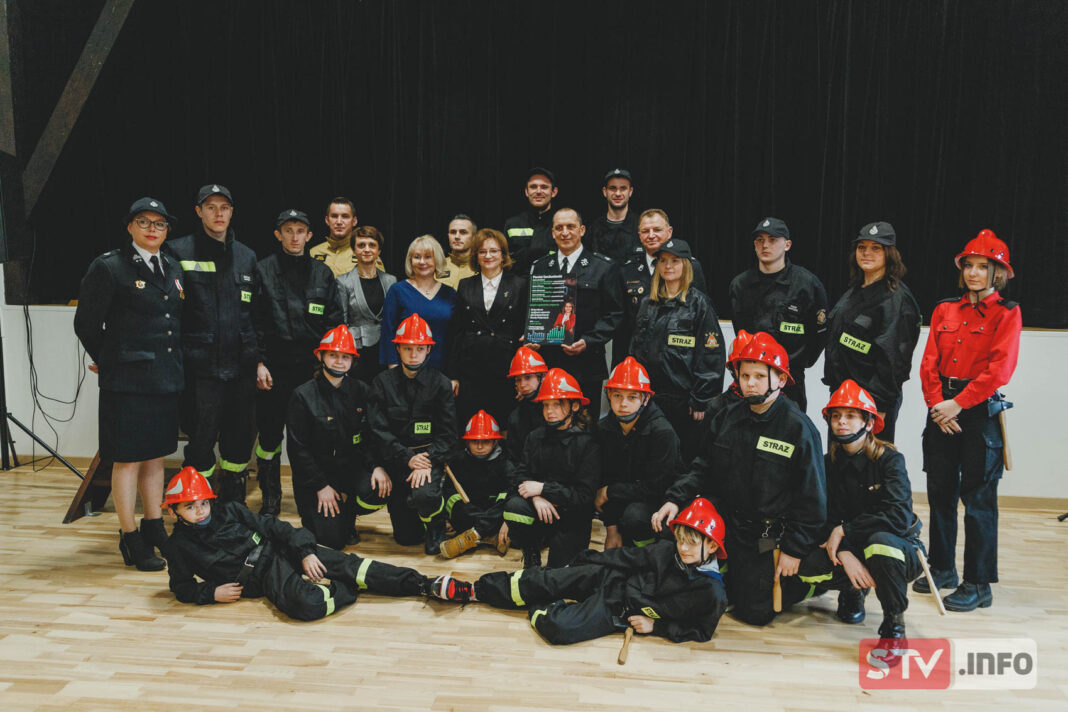 Samorządowcy i druhowie ochotnicy podziękowali za środki na zakup wozów bojowych dla OSP