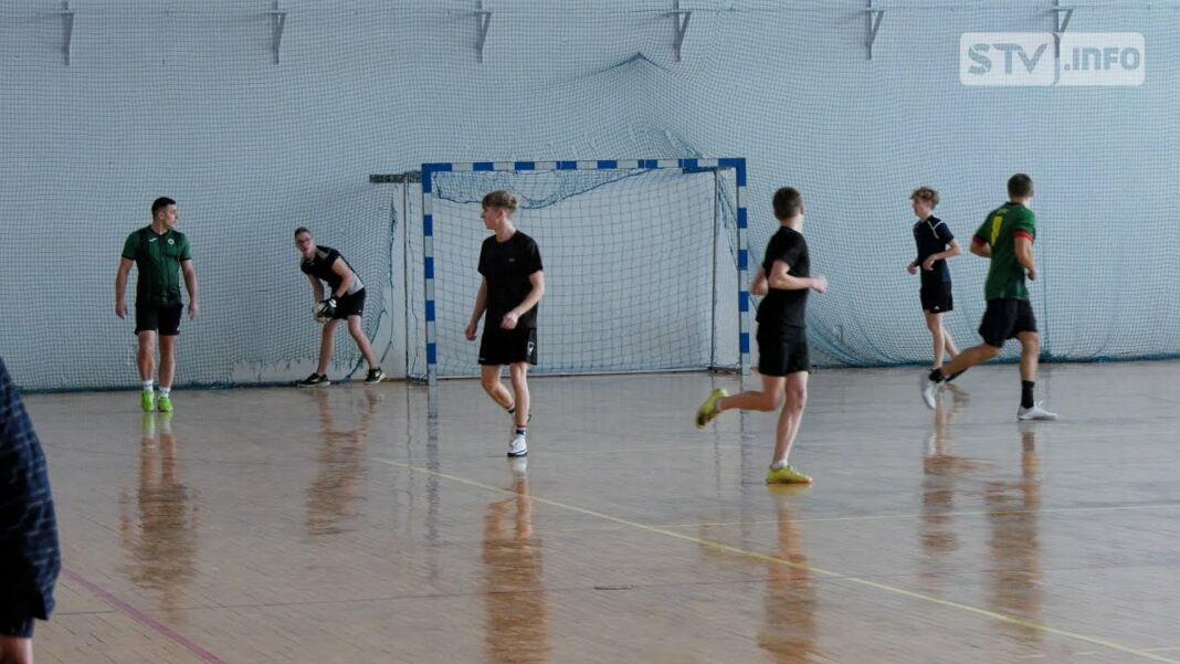 Grali o puchar OSM w Bidzinach. Sportowe ferie z futsalem w gminie Wojciechowice