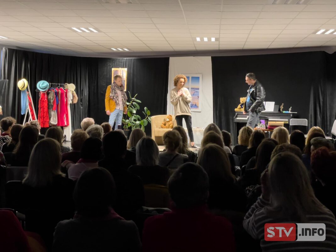 Chwila relaksu dla kobiet. Teatr „Rozterka” wystąpił dla Pań w Obrazowie