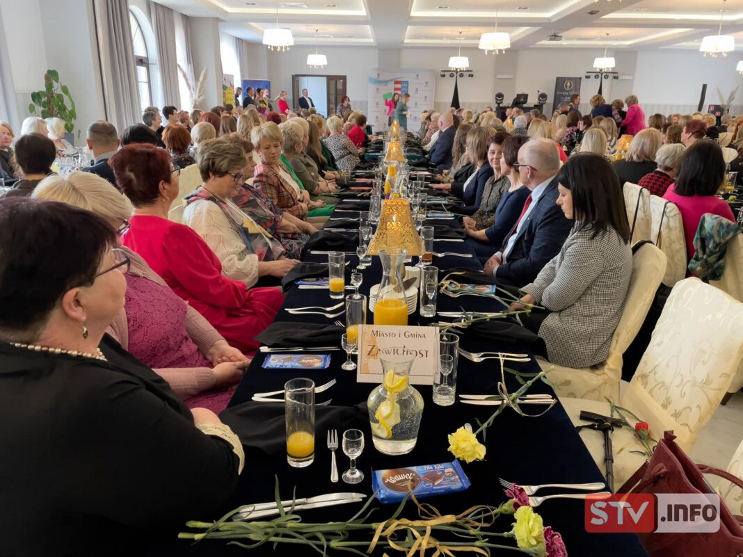 Powiatowy Dzień Kobiet odbył się w Dworze Dwikozy