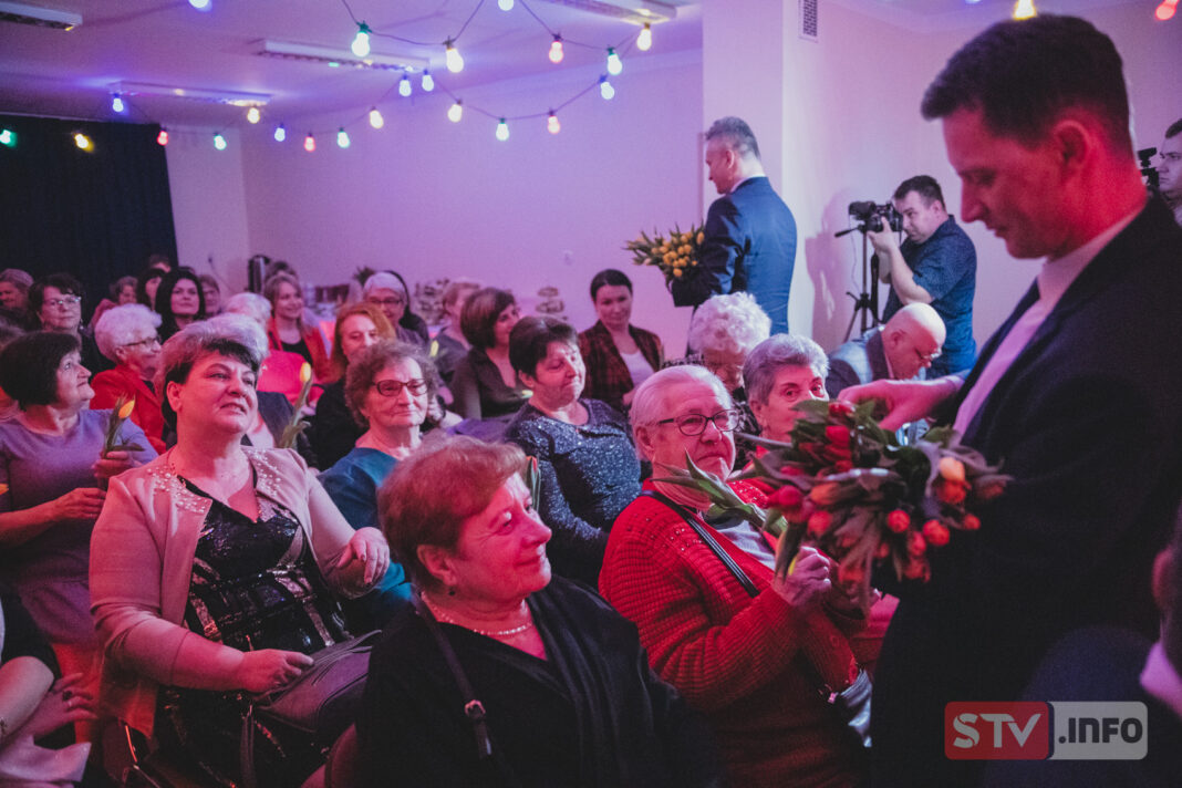 Biesiada w Rytwianach. Piosenki i kwiaty dla płci pięknej