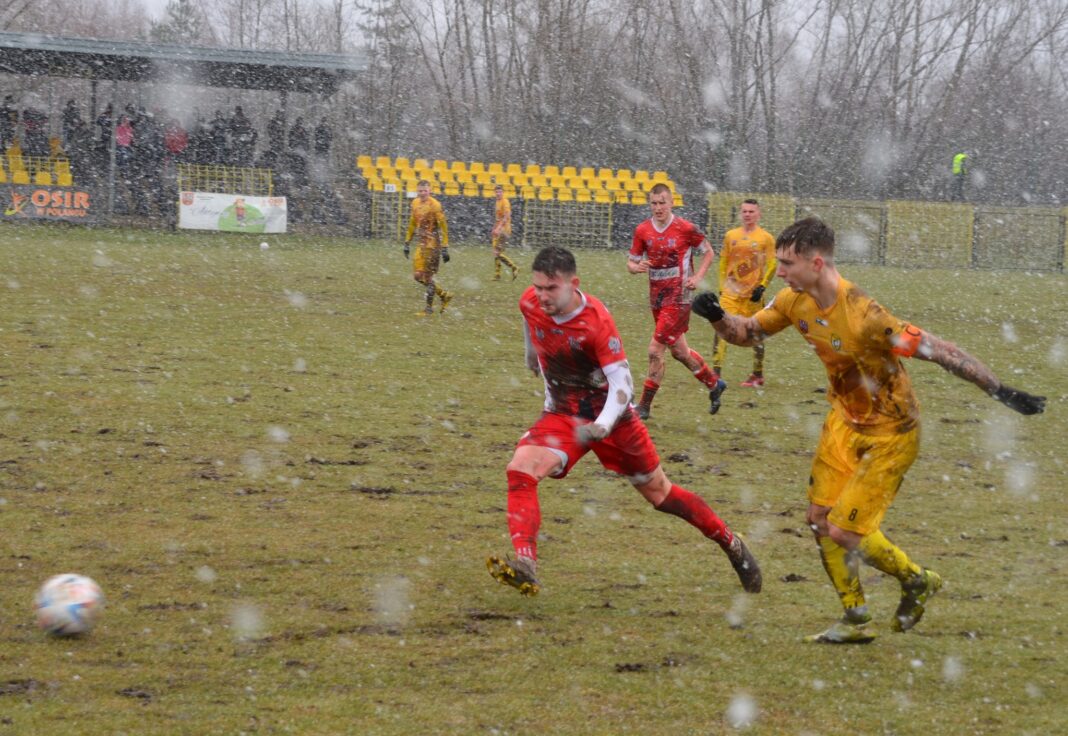 Czarni wygrali na grzęzawisku