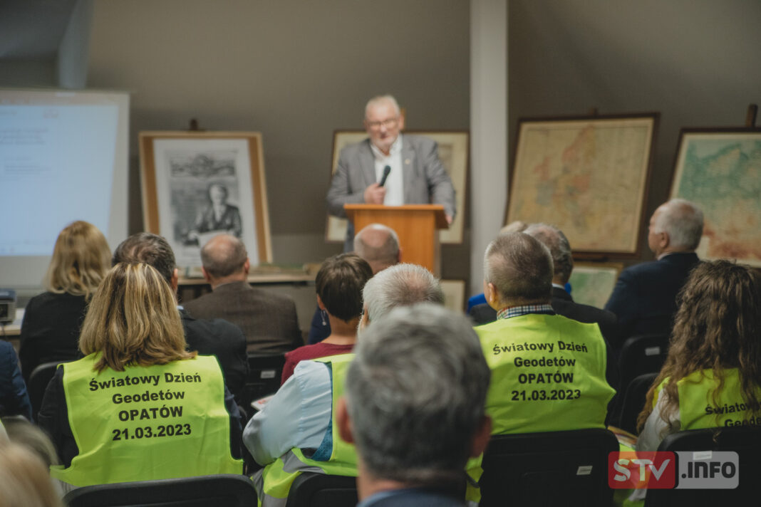 Geodeci świętowali w Opatowie. Naukowe seminarium w muzeum