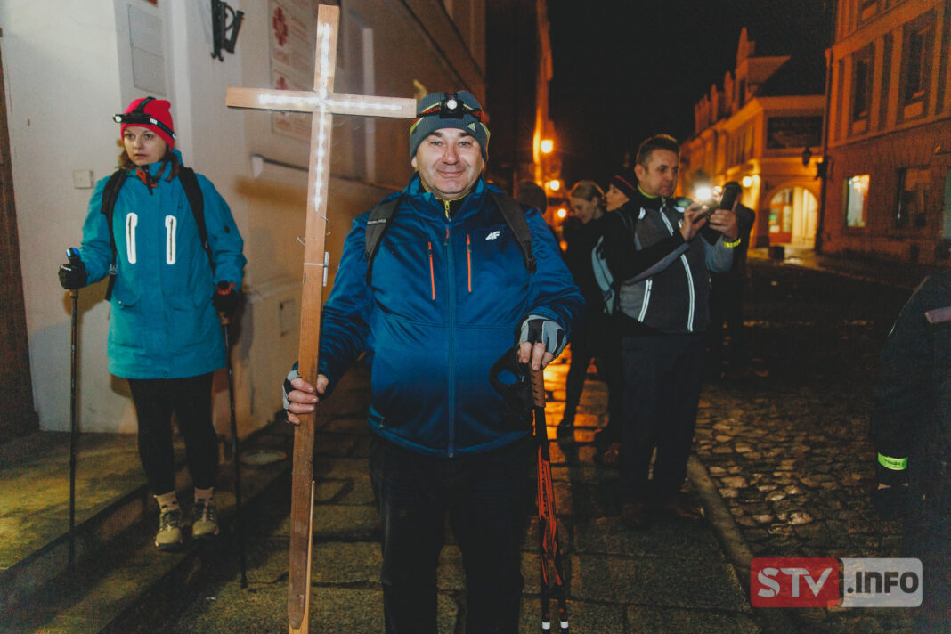 Wyruszyli w Ekstremalną Drogę Krzyżową. Z Kościoła Świętego Ducha w Sandomierzu do pięciu miejsc