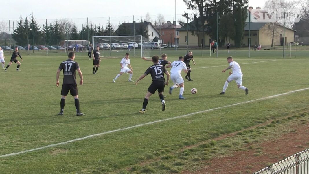 Cenna wygrana OKS Opatów. Krok ku utrzymaniu zrobiony