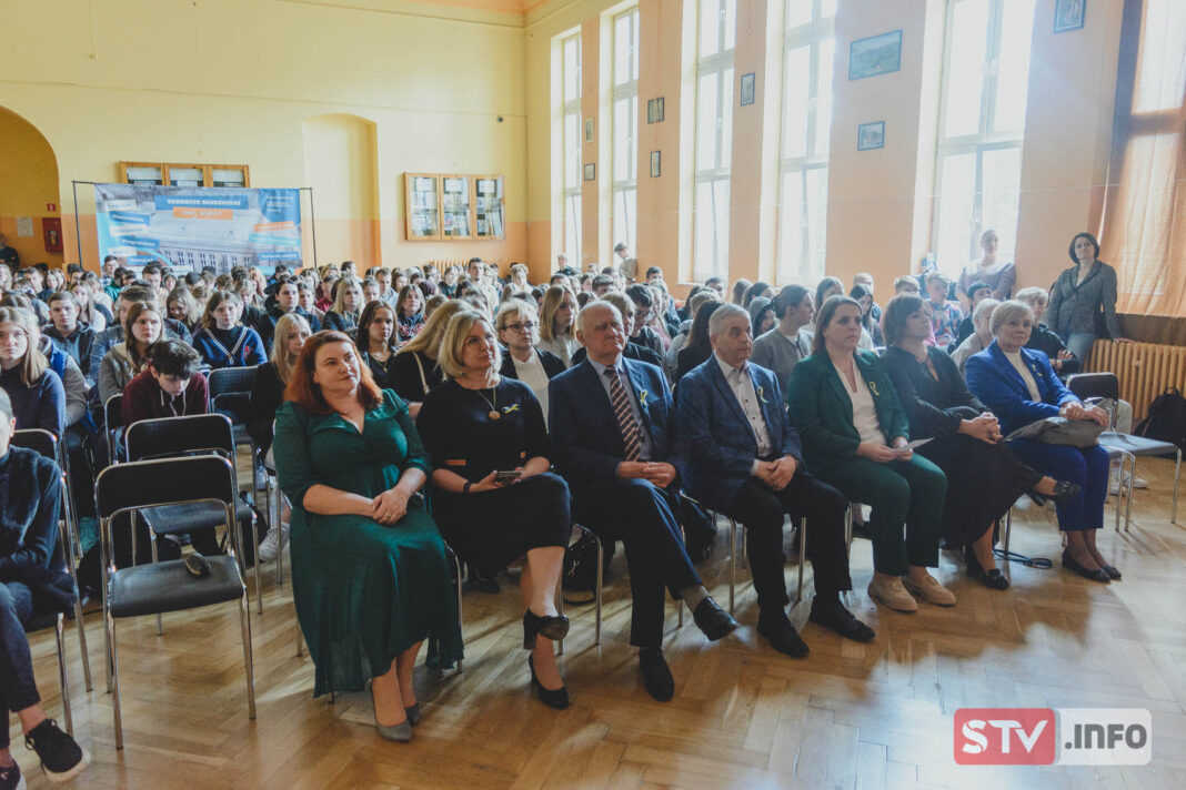Teatr w sandomierskim „ekonomiku”. Emocjonalny spektakl o wojnie