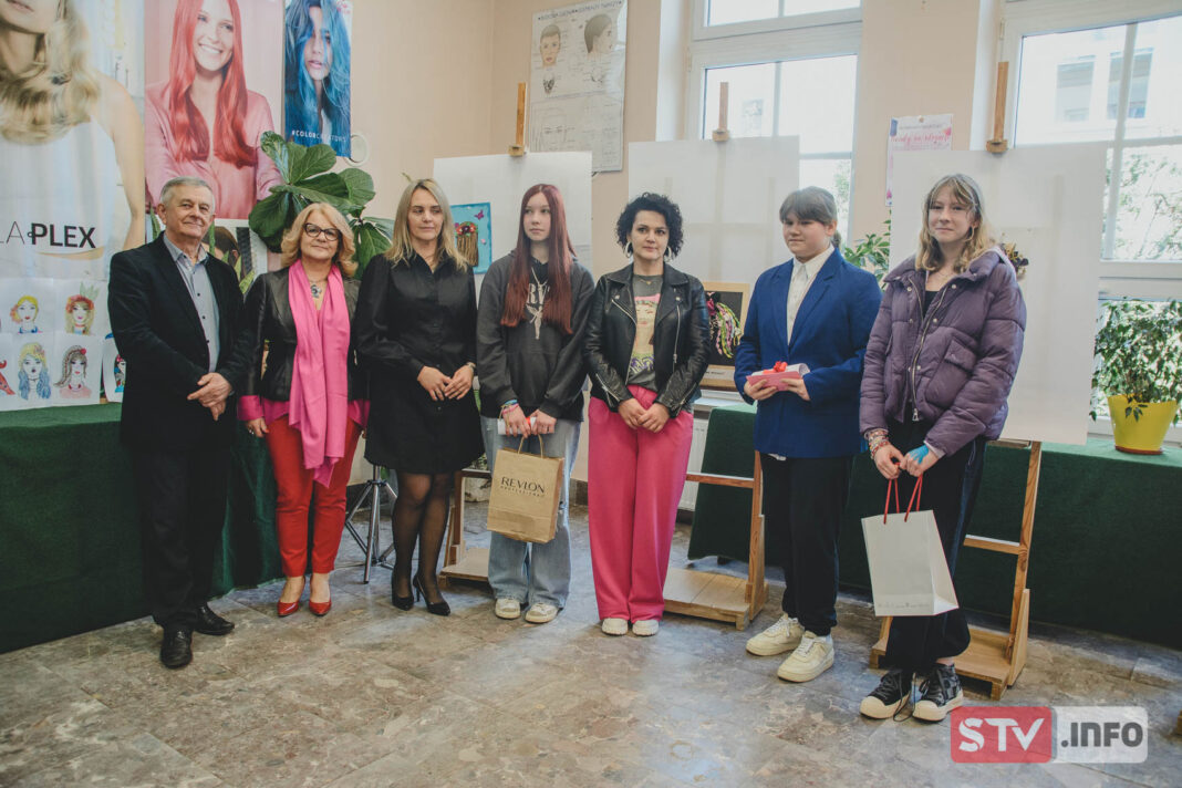 Malowali kwiaty we włosach. Praca Oli Borkowskiej z Dwikóz najlepsza