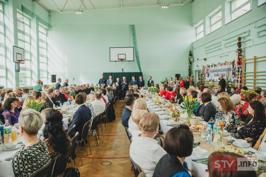 Pełne ciepła i radości śniadanie wielkanocne. Sala w Lipniku pękała w szwach