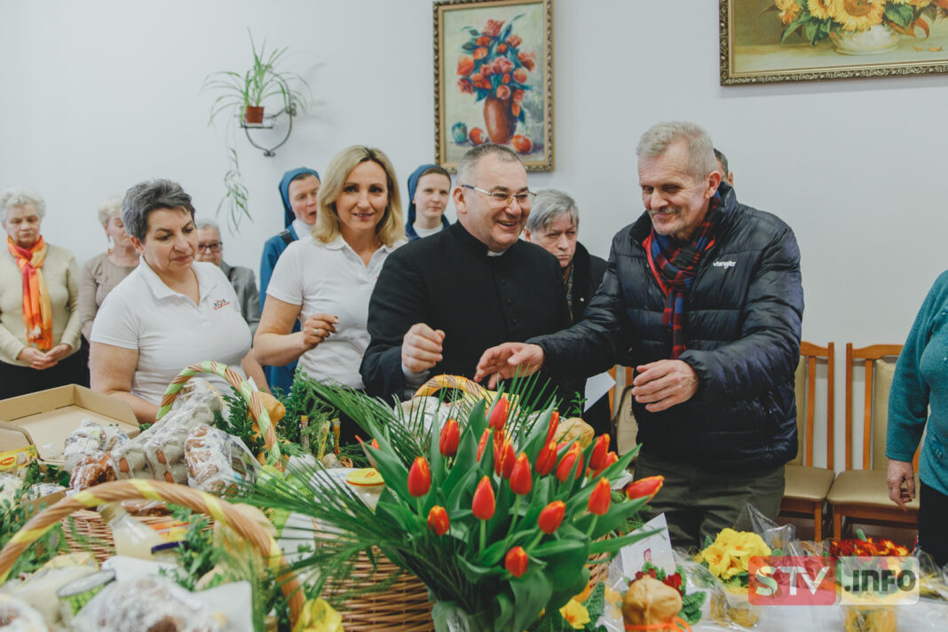 Świąteczne paczki dla ubogich i bezdomnych od Caritas Diecezji Sandomierskiej