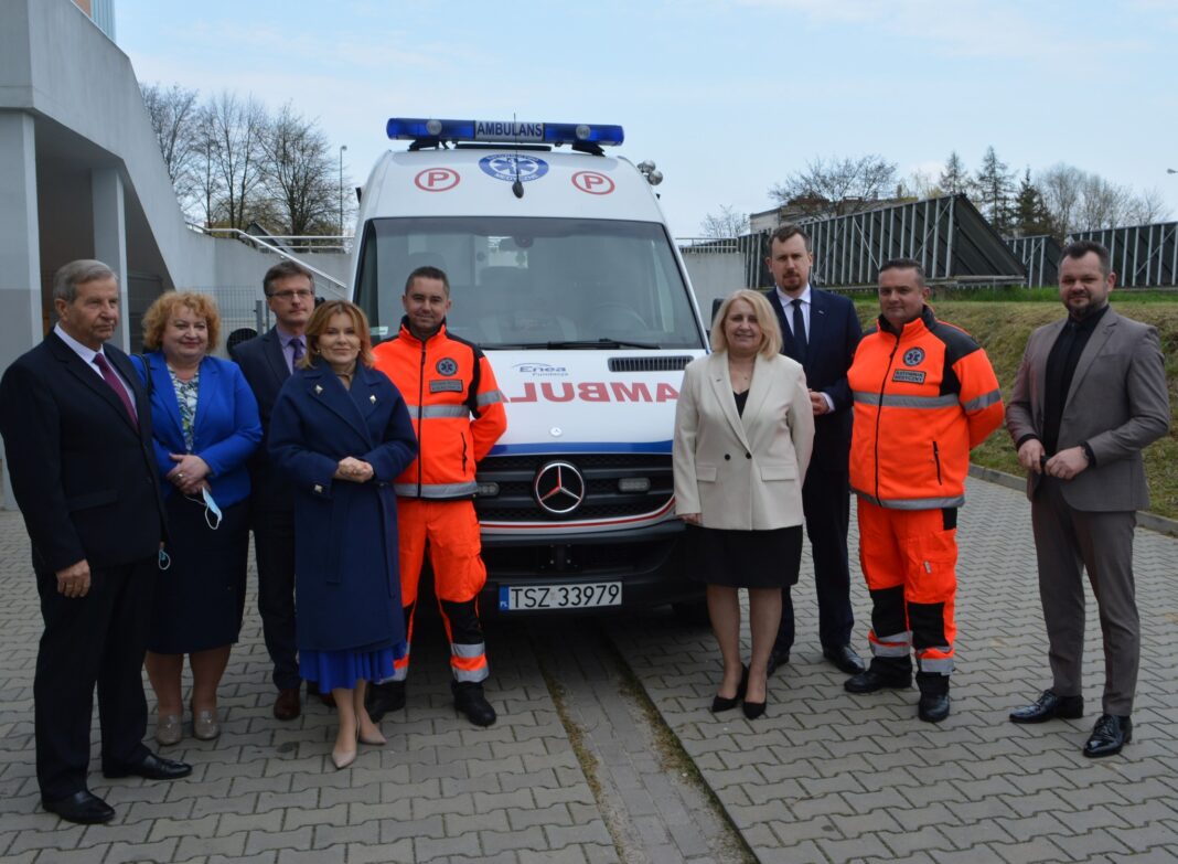 Karetka i kasa od Enei dla szpitala w Staszowie