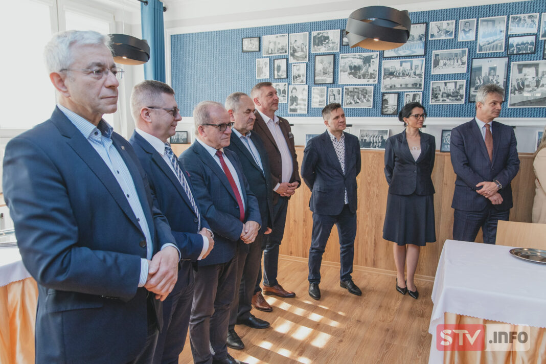 Senatorowie gościli w szkole w Sichowie Dużym. Wizyta przedstawicieli wyższej izby parlamentu