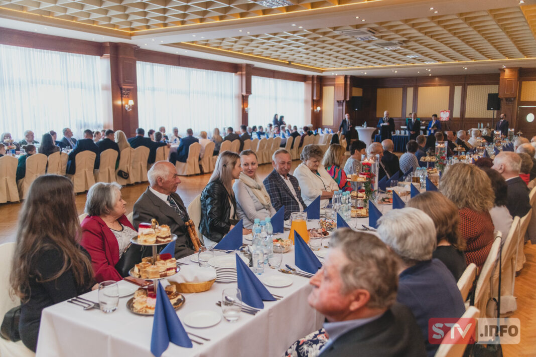 Przez 50-lat wspólnie pokonywali życiowe zakręty. Złote Gody małżeństw z gminy Dwikozy